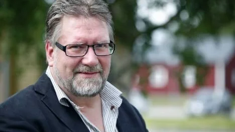 "Man ska se allvarligt på djurplågeri, det kan betraktas som ett tidigt tecken på en empatirubbning", säger psykiatriöverläkare Per-Axel Karlsson. "Det är rätt vanligt med djurplågeri bland dem som senare blir brottslingar, där finns ett tydligt samband", förklarar han.