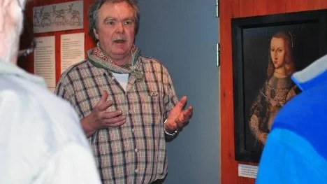 Lars Liedgren leder utgrävningsarbetet och han inledde dagen med att presentera utställningen om Arjeplogs framväxt.