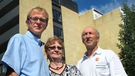 Jens  Sundstörm, Ulla Persson och Erik Sundström vill ha en nationell finansiering för exempelvis Pite älvdals sjukhus men de har inte alliansen med sig i den frågan.