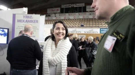Ibis Niva, sjuksköterska från Luleå, hörde sig för med Magnus Öberg, I22 om vårdjobb inom försvarsmakten. "Jag skulle vilja kombinera det på något sätt" menade hon.