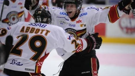 Pär Arlbrandt blev Luleå Hockeys enda målgörare i torsdagskvällens bortamatch mot Timrå. Han kvitterade till 1-1 redan efter 29 sekunder i den tredje perioden. 1-1 stod sig tiden ut och även efter förlängningen. Sen avgjorde Timrå på straffar och vann alltså med 2-1. Det var Luleås första förlust efter tre raka segrar. (Arkivbild)