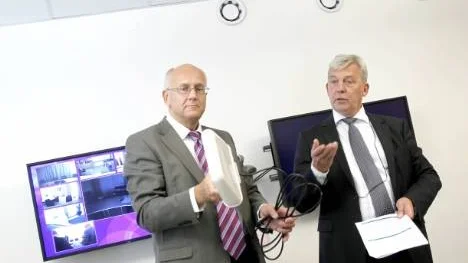 Björn Berg, informationschef vid Telia Sonera och Anders Bruse, projektledare för teknikskiftet, informerade om den nya telefonin och visade upp ny teknisk utrustning.