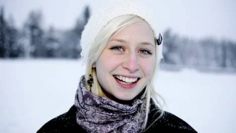 Elisabeth Gunnarsson, 18 år, har sett familjemedlemmar försvinna efter sjukdomen. I februari planerar hon en konsert mot cancern där alla intäkter går till drabbade patienter. "Vi kan göra mer", säger hon.