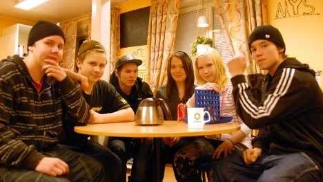 Ungdomsgården behövs som träffpunkt. Patrik Marklund, Robin Marklund, Marcus Blind, Sara Wernerson, Annica Westerlund och Fredrik Lundqvist är överens om det.