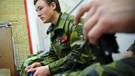 08.28  "Det känns som att det är slut nu", säger Fred Sagebro som har sovit sista natten i fält. Med blandade känslor väntar han på muck. "Det känns skönt, och riktigt tråkigt", säger han.