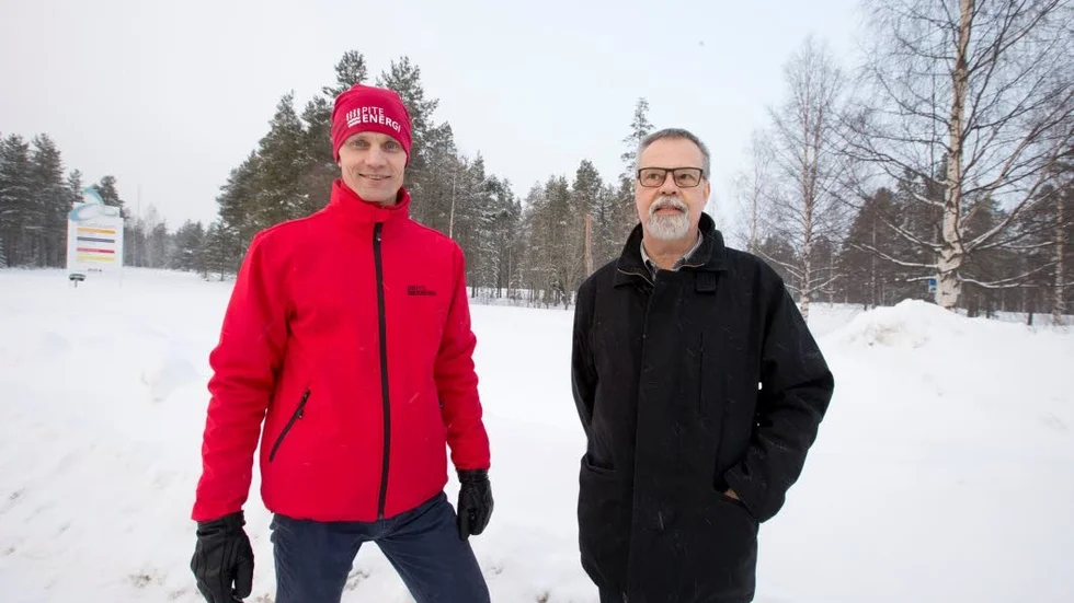 Platsen. Här i ett skogsområde mellan Acusticum och Norra ringen leder Daniel Fåhraeus och Berndt Essebro det projekt som går ut på att bygga en slinga med 165 solpaneler.