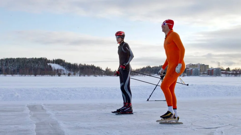 STAFETT. Jens Eriksson och Bram Smallenbroek står redo för start.