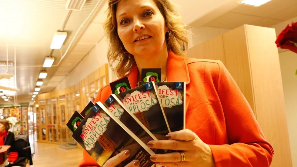 Läsvärd. Årets bok ”Manifest för hopplösa”, är skriven av Åsa Asplund och kommande vecka delar Kristina Englund vid 
Piteå bibliotek ut boken till Piteås ungdomar.