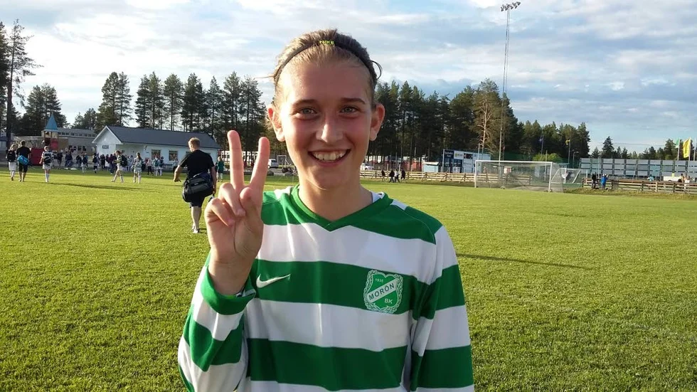 VINNARE ÄNDÅ. Clara Lindblom och hennes Morön förlorade båda matcherna när Summer Games startade. Men Clara var en vinnare ändå. Under fjolårets cup råkade hon ut för en svår skada.