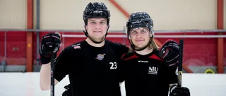Tim och Viktor spelar hockey på heltid
