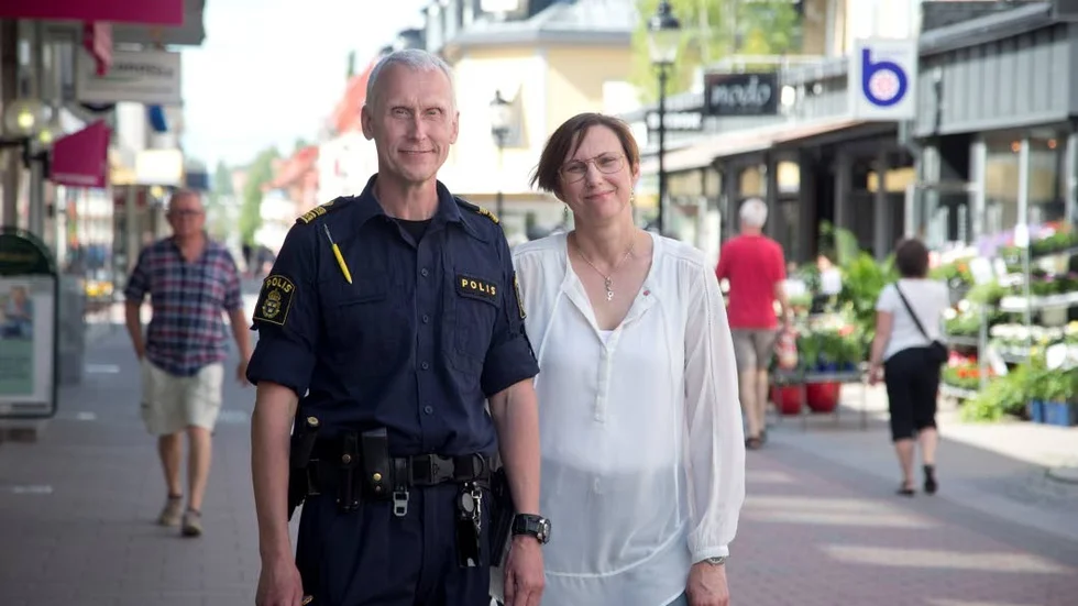 Trygga. Lokalpolisområdeschefen Kenneth Vikström och kommunalrådet Helena Stenberg gläds åt resultatet i trygghetsundersökningen. "Piteå är en trygg stad", säger Stenberg.