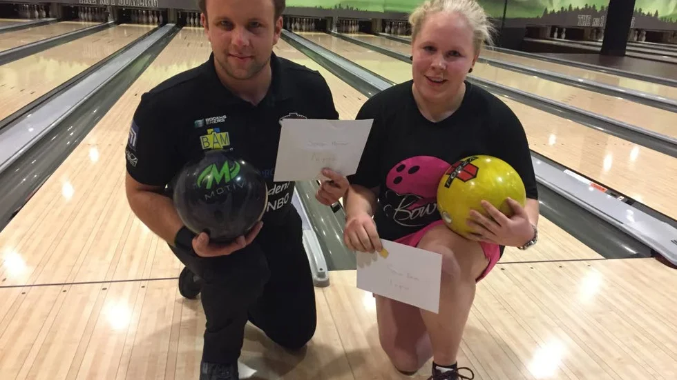 MÄSTARE. Ludwig Ingerskog, från Älvsbyn som spelar med Boden BS, och Caroline Johansson, Pite BF, blev distriktsmästare 	i bowling. Caroline slog också 50 år gamla distriktsrekord.