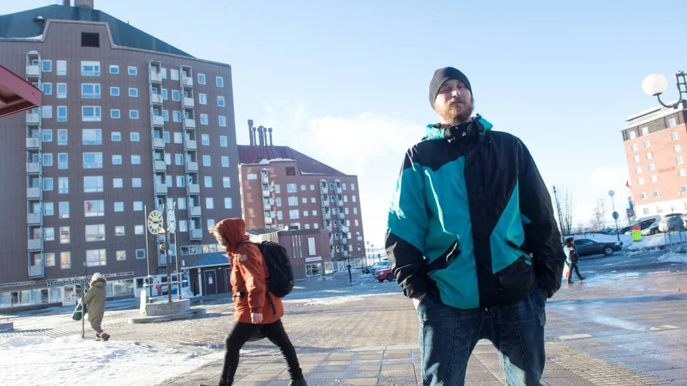 Kirunabon Jocke Olofsson i Kiruna centrum. På grund av sättningar i marken när LKAB börjar bryta malm på en ny nivå under Kiruna stad kommer hela centrala Kiruna tvingas att flyttas 3 kilometer.