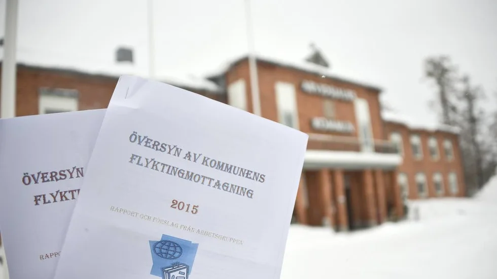 Konflikt. Rapporten kring flyktingmottagningen har reviderats, vilket fått inblandade att reagera. Bland annat har kritik riktad mot organisationens ledning tagits bort. ”Rapportens viktigaste del är ju borttagen”, säger Bjarne Hald (C), som varit med i arbetsgruppen för framtagandet av rapporten.