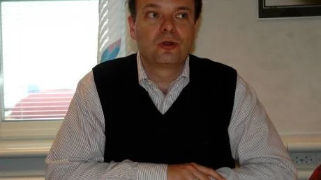 MÅNGA FRÅGESTÄLLNINGAR. Arbetsmarknadsministern tar med sig frågor om bland annat dieselskattenivån, en A-kassehöjning och LKAB:s utdelning till ägaren, efter besöket i Kiruna i onsdags.