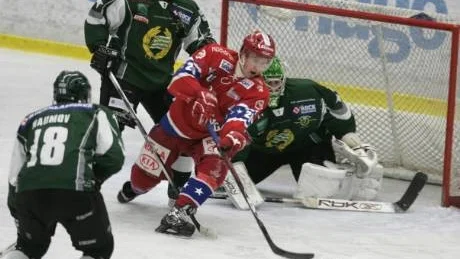 mot norr. Huddingespelarna Victor Ahlström och hans bror Oscar scoutas av Luleå Hockey och nästa år kan de spela med klubben  i elitserien.Foto: SCANPIX
