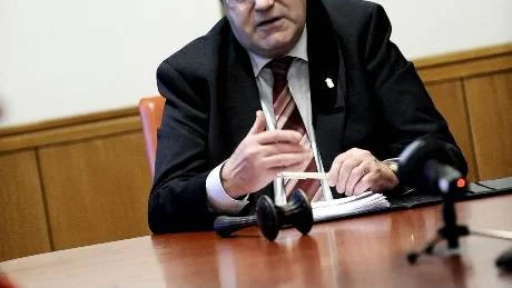 osunt. Landshövding P-O Eriksson håller med i kritiken och menar att  skattepengar går till osund konkurrens.