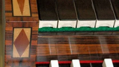 ÄDELT. Jakaranda, lönn och tangenter av ebenholtz - att bygga en orgel är ett genuint hantverk.