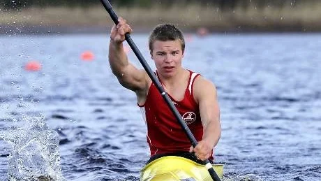 bra start. Joel Elenius kan inte klaga över starten på kanot-SM. Efter första dagen har han redan säkrat tre medaljer - två guld och ett brons. Foto: LINDA WIKSTRÖM
