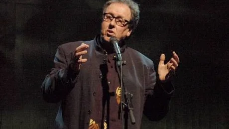 KULTURPRISTAGARE. Lasse Eriksson fick ta emot priset som 2008 års kulturpristagare i Piteå och både sjöng och skämtade med publiken, vilket renderade honom stormande applåder, inte minst då han sjöng sin egen sång "Stället".