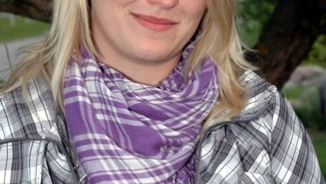 PIRATPARTIST. Sandra Grosse, 18 år, sitter i Ung pirats förbundsstyrelse och var på tisdagen med och bildade en ny ungdomsavdelning i Piteå, där hon bor just nu. Hon är övertygad om att partiet kommer in i Europaparlamentet och står själv på 19:e plats på Piratpartiets valsedel.