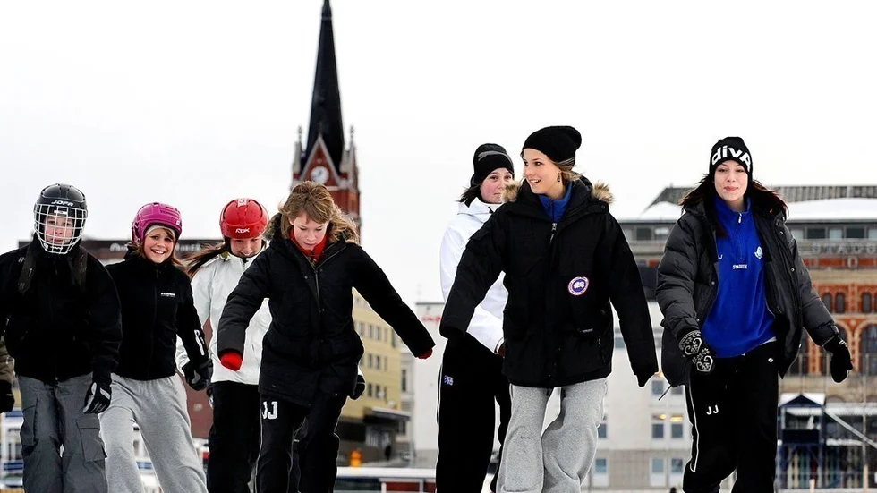 friskvård. Hertsöskolan har friluftsliv varje onsdag. Josefin Jonsson tar täten.Foto: Andreas Wälitalo