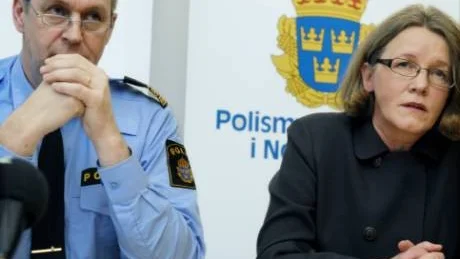 TUNG INSATS. Per Karlsson, chef för brottsförebyggande enheten polisen Norrbotten, och Aino Alhem, internationella åklagarkammaren i Stockholm, ledde ett flertal instanser gårdagens razzia. Foto: PETRA ISAKSSON