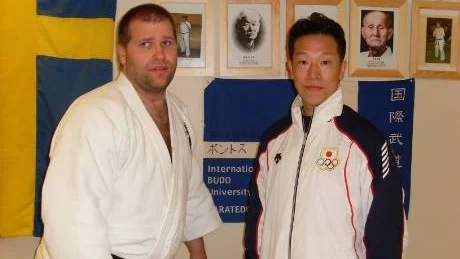 STORFRÄMMANDE. Pontus Johansson och sjufaldige världsmästaren Yukimitsu Hasegawa.
