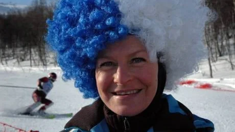 FÄRGSTARK SUPPORTER. Liisa Soppela från Finland hejar fram maken och piloten Bo Malmgren. "Han kom sist, men det var så bra. Det var sisu", säger hon.