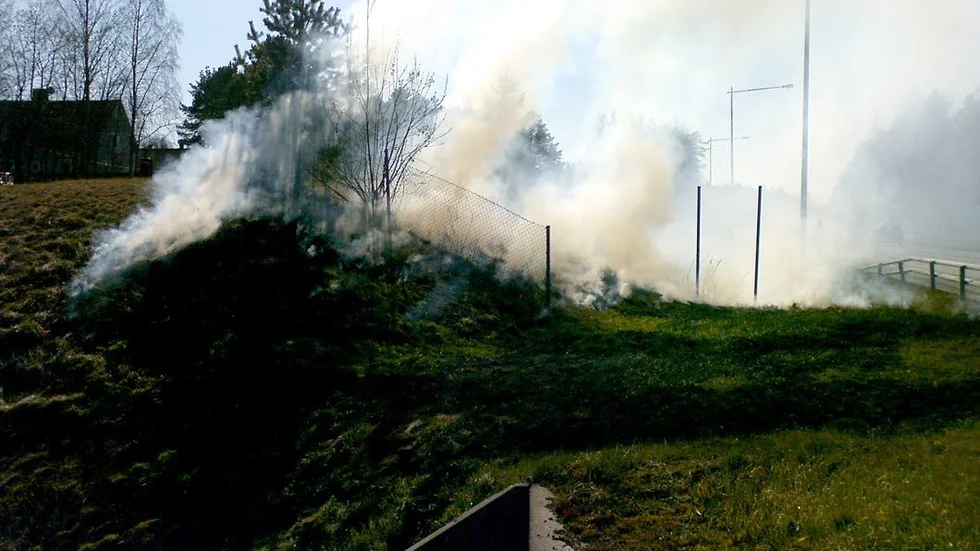 Gräsbränder. Ferla stycken har rapporterts in till Räddningstjänsten från länet i helgen - nu senast från Trundön. Denna brand en tidigare brand från Luleåtrakten.
