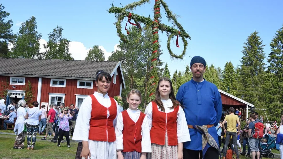 Emma Espling, Alva Espling, Lisa Backman och Stellan Backman från Luleå Hembygdsgille deltog alla i firandet på Hägnan.