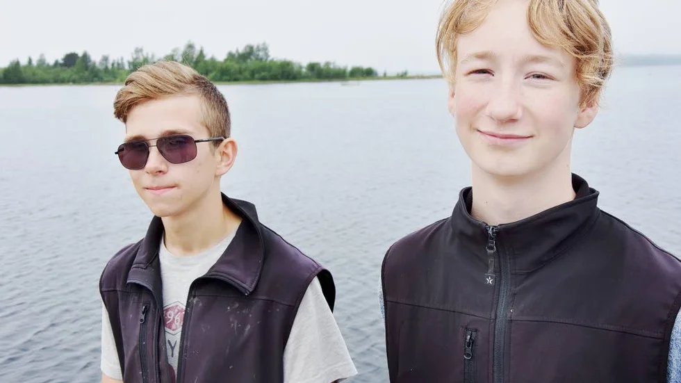 Håller koll. Casper Löv och Samuel Jodérus är stugvärdar på Småskär.