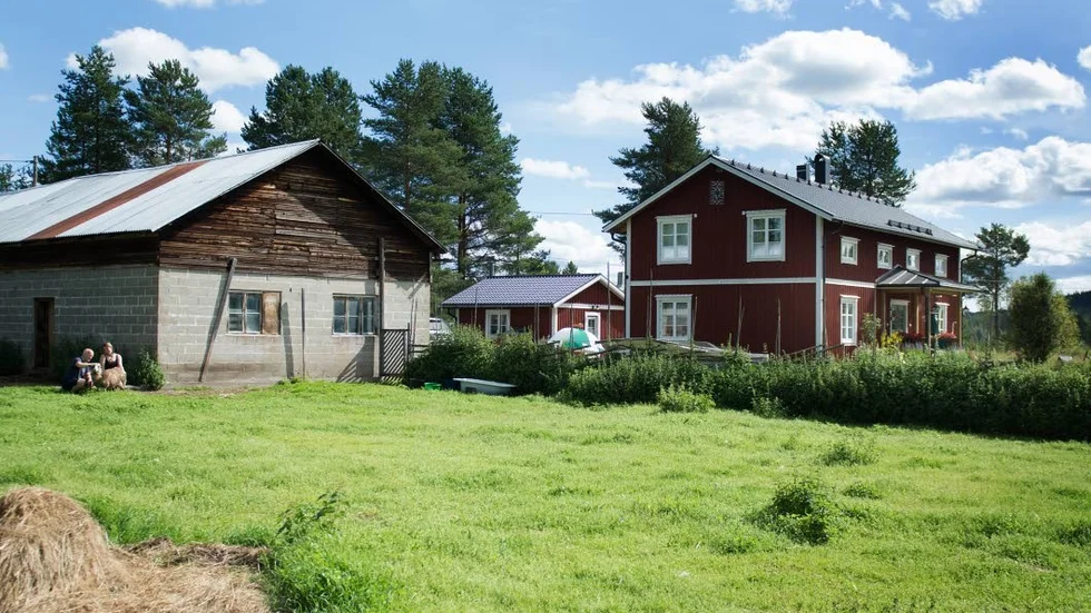 Hem till gården. Efter år av arbeten i andra länder vänder Patrik Nyström hem till Mockträsk på heltid.