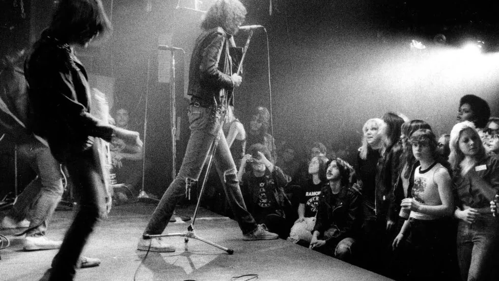 På klubben. Ramoneskonsert på CBGB:s i New York 1977.