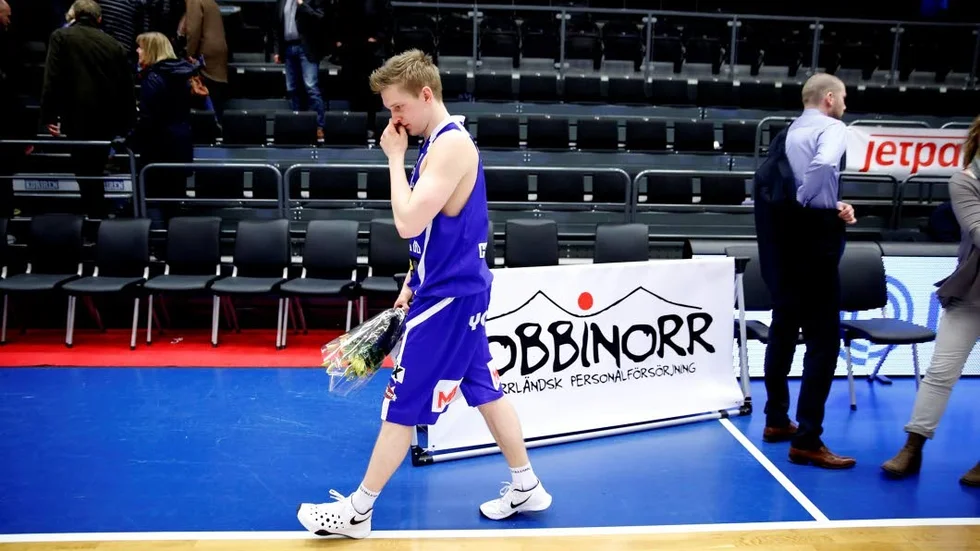 Samlar tankarna. Det hjälpte föga att Adam Rönnqvist var 50-procentig från trepoängslinjen i tisdags och satte totalt 18 poäng och blev matchens lirare när BC Luleå förlorade den första semifinalmatchen mot Norrköping.