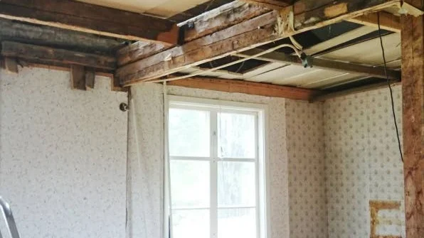 Jobb. Många timmar och hårt arbete tog renoveringen.