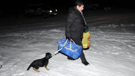 HEMLÄNGTAN. Ingrid Ökvist och hunden Bonnie är på väg hem.