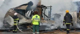 En bekräftad död i villabrand