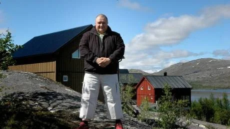 CAMPINGÄGARE. Thomas Farelind köpte campingen av Kiruna kommun för 360.000 kronor. Totalt satsas det nu 130 miljoner kronor i Katterjåkk som bland annat ska få butik, restaurang och kyrka.