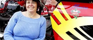Monica Öberg gasar vidare efter 28 år bakom ratten