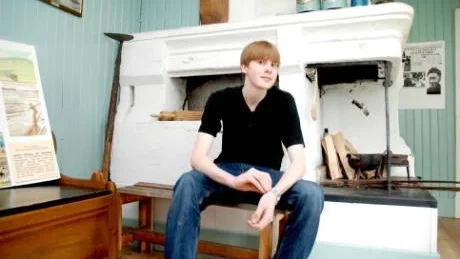 Självständig. Tommy Karlsson, 16 år är en av de två som ska jobba på Eyvind Johnson-stugan. "Det roligaste är självständigheten", säger han.  Foto: Joel Gustafsson