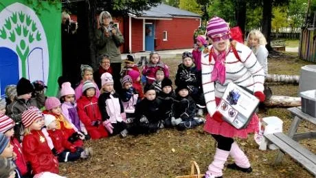 SOPSORTERING PÅ FÖRSKOLAN. Miljöarbetet är jätteviktigt på Ormbergets förskola i Luleå. Skolan är numera miljöcertifierad av organisationen Grön Flagg.