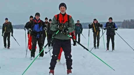 TESTADE. Ett 20-tal under söndagen och ett 40-tal dagen innan ville testa långfärdsskridskor och guidas på havsisarna av Friluftsfrämjandet i Piteå. Foto: Stina Brolin Bergman