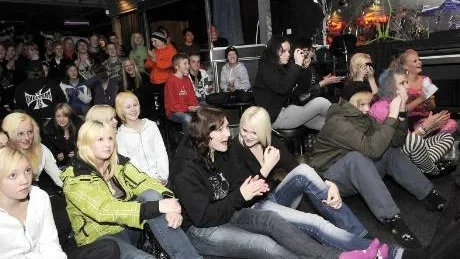 MEST ROCK. De flesta banden som repar på Ulven spelar och lyssnar på rock. Men under musiktävlingarna får publiken lyssna på alltifrån dansband till punk, beroende på kvällens tema.