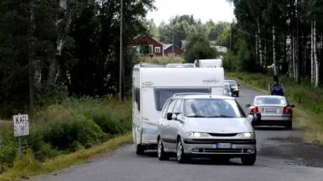 inget kaos. Eftersom den gamla landsvägen är smal befarade många att trafikproblem skulle uppstå men något kaos utbröt inte, i alla fall inte under den tid Kuriren fanns på plats.