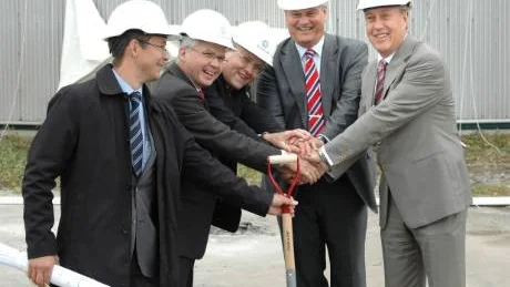 SPADTAG. Här tas första spadtaget till Sunpines biodieselfabrik för talloljediesel av Magnus Wikman, VD Sunpine, Gunnar Olofsson, VD Sveaskog, Mikael Staffas, ekonomidirektör Södra, Lars Stigsson, grundare och majoritetsägare Sunpine och Mikael G:son Löw, VD Preem.