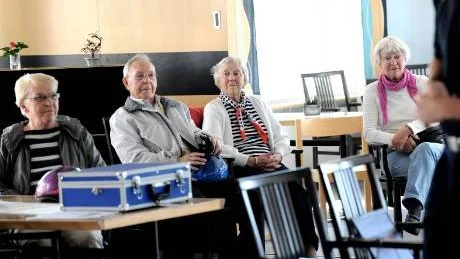 PENSIONÄRER I FYREN. Många pensionärer samlades på måndagen i Fyren (Sundsgården) på Östermalm i Luleå för att ta del av de föreläsningar och den information som gavs.