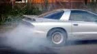 GREPPVÄNLIGT. Jonas Bokstrand värmer däcken på sin Pontiac Formula Banshee från 1995 före start.