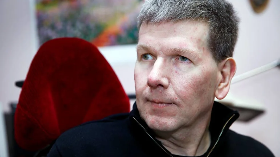 Ser ljus. Thomas Tillberg må vara synskadad men han befrias snart från en stor sorg i livet - skulder på miljoner sedan drygt 20 år.