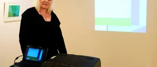 Hennes utställning rymmer många dimensioner